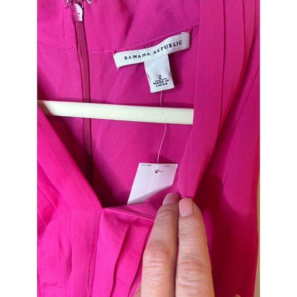 Banana Republic Vintage Hot Pink V-Neck Sleeveless Blouse Size 2 NEW - Picture 2 of 4
